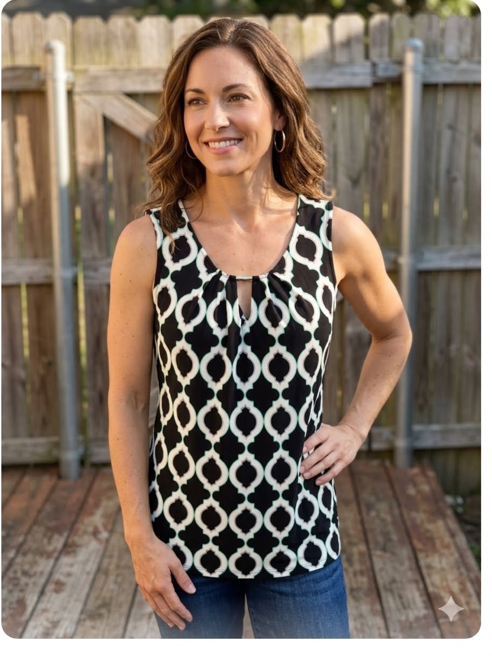 👗Banana Republic Black & White Geometric Sleeveless Tank Top